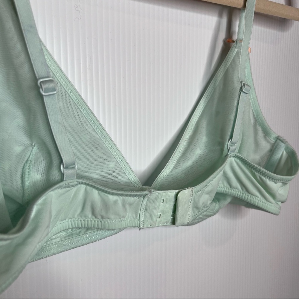 BCBGeneration 3 Bralette Bundle. Size Large - Picture 11 of 14